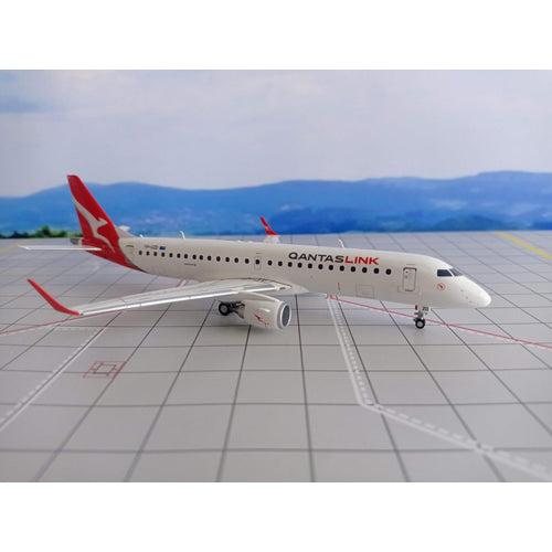 QantasLink Embraer E190 VH-UZD 1/200 Scale Aircraft Model